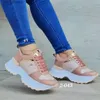 Sapatos de vestido 2023 nova moda cunha tênis malha de couro respirável sola grossa tênis casuais cruz rendas mulheres sapatos vulcanizados t230826