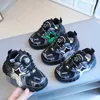 Çocuk Spor Ayakkabıları 2023 Sonbahar Bej, Yeşil ve Pembe Üç Renkli Kızlar Erkekler Koşu Ayakkabı Dönen Düğme Çocuklar Günlük Ayakkabılar Yumuşak Talesli Bebek Ayakkabıları