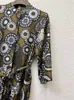 Vestidos casuais seda feminina retro impressão geométrica sarja vestido o-pescoço lace-up faixas feminino 2 cores botões cobertos manga longa robe