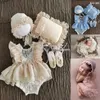 Kläderuppsättningar 03månaders babyfödd POGRAFI PROPPS BABY HAT BABY GIRL LACE ROMPER BODYSUITS OUTFIT POGRAFI kläder 230825