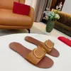 Designer strandslippers sandalen slides voor dames dames zomer casual mode luxe klassieke platte lederen stevige home mulues schoenen voor meisjes feestschoenen