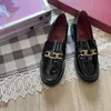 Chaussures décontractées de créateur pour femmes, robe Derby, chaussures de printemps, une seule pièce en cuir brillant, baskets noires, baskets brossées, chaussures en cuir