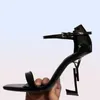 箱の真新しいセクシーな靴女性サマーバックルストラップリベットサンダルハイヒールシューズスクエアトーファッションレザーシングルハイヒー8317444