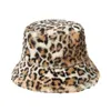 Широкие шляпы ковша зимняя шляпа Женская мода леопардовая панама теплые женские винтажные рыбаки из искусственного меха для женщин бросают 230825