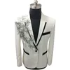 Мужские костюмы Пиджаки Белый цветочный пиджак с вышивкой и блестками Мужской свадебный смокинг жениха Костюм Пиджаки Мужские сценический костюм с лацканами на одной пуговице Homme 230825