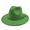 Breda randen hattar hink enkel och klassisk fedora jazzhatt män kvinnor kände brittiska retro färgglada bandtillbehör 230825