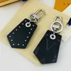 Designer Ornament Leather Keychain New Luxury Cars Bag Keychain Women's 2023 Gold Love Gift Lover Keychains Fashion Versatile Lanyards for Keys