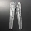 Mens Jeans Street Moda Erkekler Retro Gri Elastik Streç Sıska Yırtık Deri Yamalı Tasarımcı Hip Hop Marka Pantolon Hombre 230825