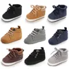 First Walkers Baby Shoes Boy Born Born infant toddler casual comfor cotone sole antislip pudle cuoio striscia criccale mocassini 230825