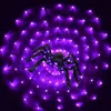 Andere evenementen Feestartikelen 125-75cm Zwarte enge gigantische spin met enorme paarse LED-web Halloween-decoratie rekwisieten Haunted Indoor Outdoor 230825