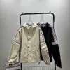 Jaquetas masculinas Tb modernas e bonitas roupas de trabalho com capuz à prova de vento com mangas de ombro Feng e cinto tecido Design Sense Coat Jacket para homens e mulheres