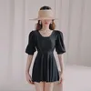Klänningar 2022 Nya kvinnor Summer Konservativ stil kjol baddräkt kvinnlig smal som täcker magen halv ärm svart klänning varm källa badkläder