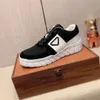 Design Triangle Casual Chaussures Mode Blanc Noir Dentelé Caoutchouc Mousse Semelle Extérieure En Cuir Sport Applique À Semelle Épaisse Baskets Baskets Chaussures De Course Mocassins 05