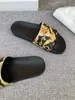 Designer Print Women's Feel Brown Satin Sandals Silk Sarf Fabric Bekväm mjuka platta tofflor Beach Shoes Sandaler Loafers 0825