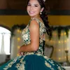 Luxury Shiny Green V-Neck Quinceanera Dresses Ball Gown Pärlor Guldapplikationer Spets Sweet 16 Dress Lace-Up Party Dresses