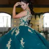 Luxury Shiny Green V-Neck Quinceanera Dresses Ball Gown Pärlor Guldapplikationer Spets Sweet 16 Dress Lace-Up Party Dresses