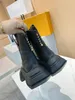 Scarpe firmate occidentali Stivali firmati scarpe di alta qualità Autunno Inverno Donna Per slip-on Punta tonda Stivaletti Uomo Fibbia Moto Lussuosa marca da donna Breve