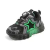 Çocuk Spor Ayakkabıları 2023 Sonbahar Bej, Yeşil ve Pembe Üç Renkli Kızlar Erkekler Koşu Ayakkabı Dönen Düğme Çocuklar Günlük Ayakkabılar Yumuşak Talesli Bebek Ayakkabıları