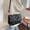 Bolsos de noche Diseño a cuadros Crossbody para mujer Bolsos de moda Cadena Bolso de hombro Suave Pu Cuero Mujer Cruz Cuerpo 230826