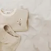 Kläder sätter 2st hösten baby flicka pojke kläder set broderi förtjockar fleece varm tröja pant baby pojke träning småbarn kläddräkt 230825