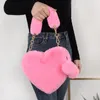 Bolsos de noche de lujo de piel sintética en forma de corazón, bolsos pequeños para mujer, bolso de hombro con cadena para mujer, bolso de mano diario peludo para mujer 230826