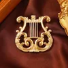 Brosches vintage barock matt guld färgserie scepter fågelbur brosch mode musikinstrument stift utredande kreativt tillbehör