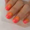 Falska naglar ombre orange röd fransk spets tryck på naglar kort runt full täckning falska falska naglar för skolkontor med självhäftande klistermärke x0826