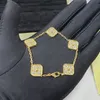 klavertje vier armband sieraden ontwerper voor vrouwen Luxe armband ontwerper Parel 18K Goud Laser Merk gouden Bedelarmbanden Diamant glanzende sieraden accessoires