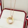 Designer Charm Carter Three Ring Necklace Style Womens Simple Diamonds Pendant med sammanlåsande färgglada guld mångsidiga ormbenkedja