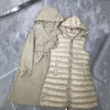 Piumino da donna di design Distintivo ricamato Cintura di media lunghezza Trench con cappuccio aderente aderente Cappotto invernale da donna caldo e addensato