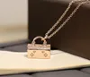 Mode luxe femme sacs pendentif colliers gravé lettre pendentifs à breloque bijoux