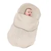 寝袋生まれのベビー寝袋冬のベビーカーブランケットフットマフ厚い柔らかい温かいニットかぎ針編みウールスワドルラップ幼児睡眠袋230826