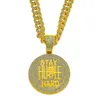 Hip Hop Rapper Men collier en or avec pendentif en diamant brillant STAY HARD pendentif rond micro-insert bijoux en zircon complet boîte de nuit punk 50 cm chaîne cubaine Miami 1779