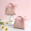 Present Wrap Leather Påsar Bow Ribbon Packaging Bag Wedding Favor Distributioner Christmas Candy Box Jewelry Mini Handväska