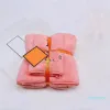 2024 Conjunto de toallas de baño de moda Coral Terciopelo Diseñador Toalla Carta Toallas de cara Toallas de lujo absorbentes Hombres Mujeres Paños de lavado TowelsA121