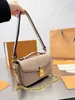 حقيبة Messenger خمر 46225 46279 East Westmetis سلسلة الكتف سلسلة Satchel Flip Baguette Bag Designer Men and Women's Pres