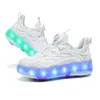 Chaussures de skate à paillettes de couleur LED pour garçons et filles en plein air athlétiques USB rechargeables petites 4 roues éclairent les patins à roulettes de sport pour enfants 230826