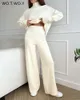 Dwuczęściowe spodnie dla kobiet jesienne zima 2 sztuki Sweter Turtleeck i szerokie nogi Ustaw kobiety Białe rękawy Białe pulourki żeńskie spodnie 230826