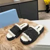 Женские корыты зимние сандалии стеганые платформу платформы тапочки квартиры сандалии щипцы FDSF