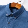 Herrklänningskjortor man 100 Cotton Western Denim Pocket Shirt Långärmad standardfit Comfort Durability Soft Casual Washed Work 230826