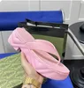 Chinelos de estilo europeu e americano para uso externo, saltos grossos, material plástico solúvel amigável, solas grossas, sandálias gelatinosas transparentes Flip Flops