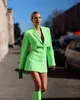 Abito a due pezzi Fashion Blogger Abito verde fluorescente Design della settimana primaverile Vita scollata Mini abiti a maniche lunghe 230826