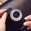ساعة Wristwatches Fashion Women's Watch Shining Blingbling Crystal Quartz تشاهد نساء سيليكون فرقة عرضية للسيدات