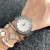 2023 Cristaux de luxe pour hommes Montre à quartz Alliage Argent Montre Cadeau MKK Montres pour femmes Or rose Noël En gros Livraison gratuite