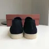 Loro suede casual schoenen voor vrouwen rond teen Loafers Mental Decor Chic Leisure Shoe Designer Luxe flats glippen op dikke enige trainers Chaussure Schuhe