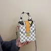 Borsa da donna 2023 Nuova borsa da spalla a tracolla diagonale Borsa da donna Borsa piccola moda quadrata Netizen Borsa con scatola rossa Trasmissione in diretta Plaid