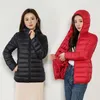 Trenchs de femmes Manteaux de coton à capuche légère Veste d'hiver Femmes Manteau chaud Parka Slim matelassé à manches longues Mode coréenne Vêtements de neige