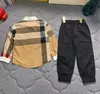 男の子の男の子の服装春秋の子供長袖のシャツ+パンツ2PCSセット子供スーツボーイ服セット