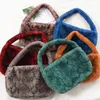 Bolsos de noche Bolso de axila de piel sintética de invierno Bolso de hombro con estampado de leopardo de moda para mujer Bolsos de mano pequeños de felpa Bolso de mano de piel de conejo de imitación 230826