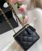 Bolsos cruzados para mujer Bolsos de hombro Diseñador de lujo Mini caja portátil Cosmético Lápiz labial Bolsa Piel de oveja Negro Moda para mujer Monederos pequeños Cadena de bolas doradas 11 cm